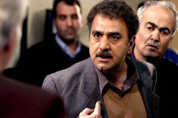 «ابی» در حین کارهای روزمره‌اش «مارمولک» می‌بیند