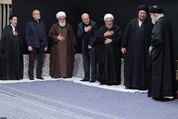 احوال پرسی رهبر انقلاب با مسئولین نظام در بدو ورود به حسینیه امام خمینی+تصاویر