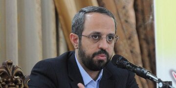 ادعای دستیار قالیباف درباره انتقاد عراقچی از مواضع ظریف و روحانی در جلسهای خصوصی