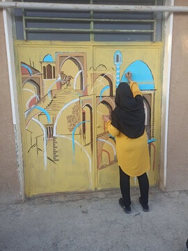 «ارتدر» در دل کویر سمنان؛ وقتی درهای بیابانک به قابهای نقاشی بدل شدند