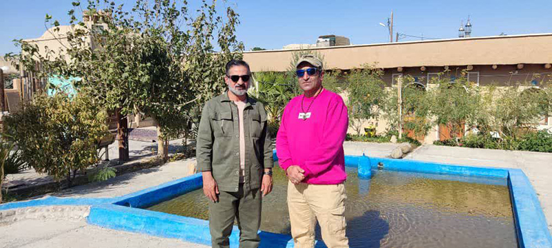 «ارت‌در» در دل کویر سمنان؛ وقتی درهای بیابانک به قاب‌های نقاشی بدل شدند