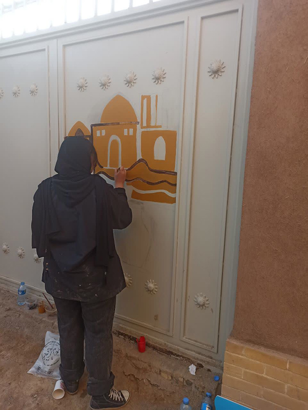 «ارت‌در» در دل کویر سمنان؛ وقتی درهای بیابانک به قاب‌های نقاشی بدل شدند