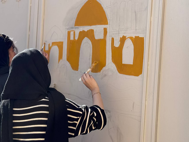 «ارت‌در» در دل کویر سمنان؛ وقتی درهای بیابانک به قاب‌های نقاشی بدل شدند