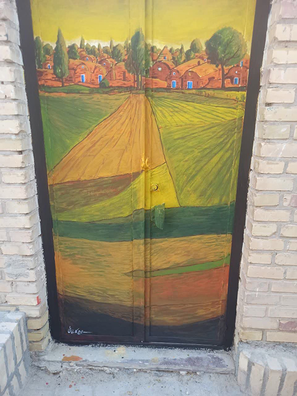 «ارت‌در» در دل کویر سمنان؛ وقتی درهای بیابانک به قاب‌های نقاشی بدل شدند