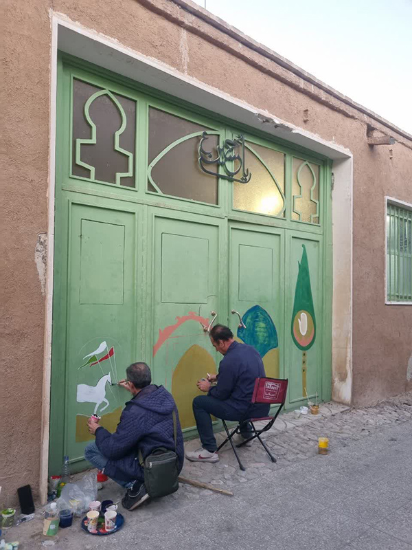 «ارت‌در» در دل کویر سمنان؛ وقتی درهای بیابانک به قاب‌های نقاشی بدل شدند