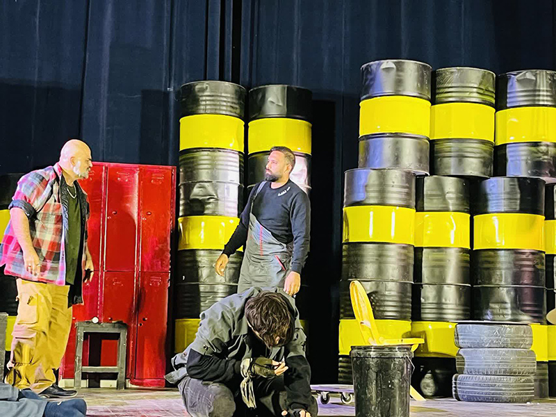 از بازبینی ۱۶ اثر تا ۱۰ نمایشی که سالن‌ها را لبریز کرد، صحنه‌های روشن، شهر بیدار/ برگزیدگان سی و ششمین جشنواره تئاتر استان سمنان