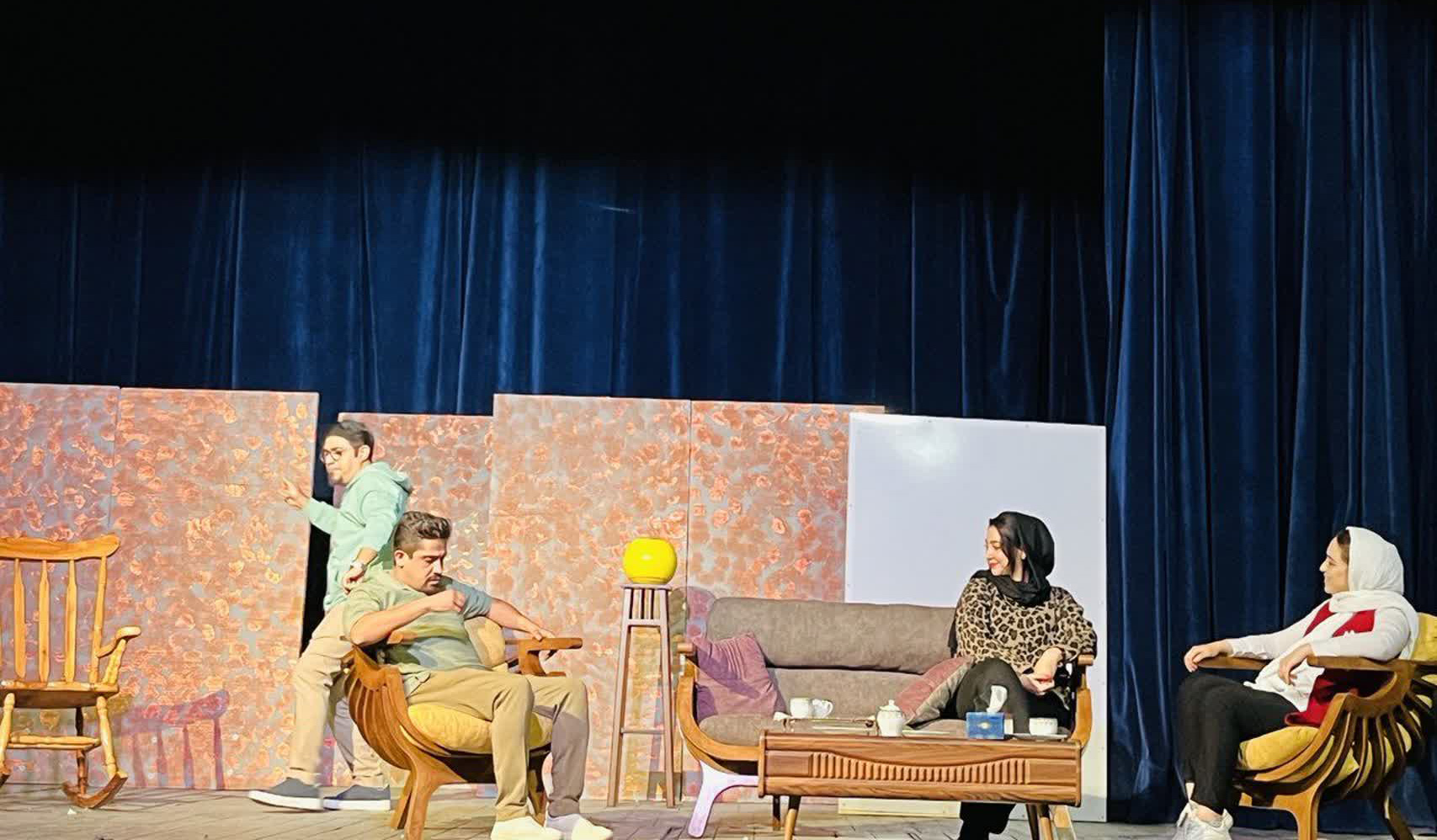 از بازبینی ۱۶ اثر تا ۱۰ نمایشی که سالن‌ها را لبریز کرد، صحنه‌های روشن، شهر بیدار/ برگزیدگان سی و ششمین جشنواره تئاتر استان سمنان