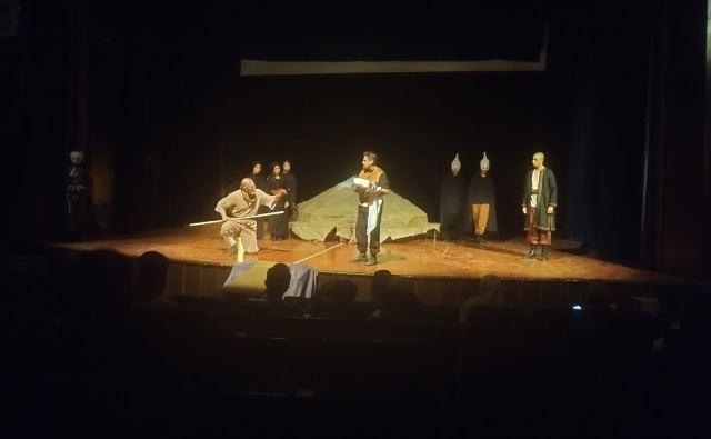 از بازبینی ۱۶ اثر تا ۱۰ نمایشی که سالن‌ها را لبریز کرد، صحنه‌های روشن، شهر بیدار/ برگزیدگان سی و ششمین جشنواره تئاتر استان سمنان