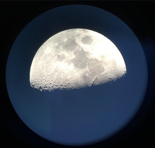 اشتباهی که همه در عکاسی از ماه مرتکب میشوند / چرا عکس ماه در گوشی همیشه خراب میشود؟