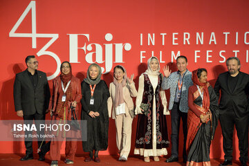 افتتاحیه چهل‌وسومین جشنواره جهانی فیلم فجر/ خارجی‌هایی که به شیراز آمدند/ گزارش تصویری