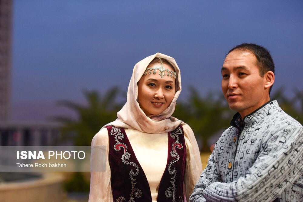 افتتاحیه چهل‌وسومین جشنواره جهانی فیلم فجر/ خارجی‌هایی که به شیراز آمدند/ گزارش تصویری