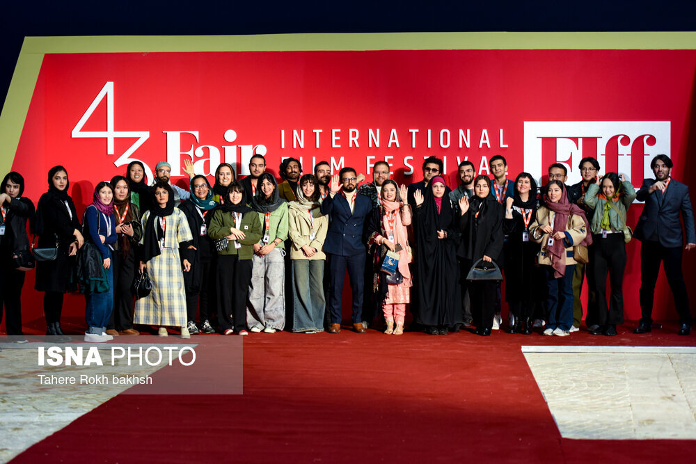 افتتاحیه چهل‌وسومین جشنواره جهانی فیلم فجر/ خارجی‌هایی که به شیراز آمدند/ گزارش تصویری