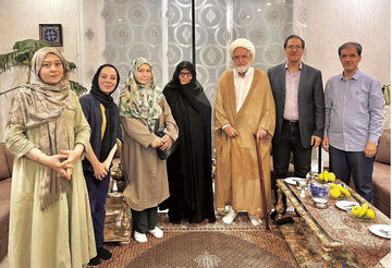 انتقاد از اظهارات اخیر کروبی در جمع فرزندان میرحسین موسوی: می خواهد رفتار88خود را بازسازی کند/ اگر میرحسین لجاجت نمی کرد درسال92رئیس جمهور می شد