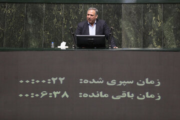 انتقاد تند رئیس کمیسیون اقتصادی مجلس از نحوه اجرای قانون برنامه هفتم: از صادرات ۶ میلیارد دلار به واردات ۶ میلیارد دلار رسیدیم!