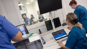 اولین جراحی سکته مغزی کنترلشده از راه دور در جهان انجام شد