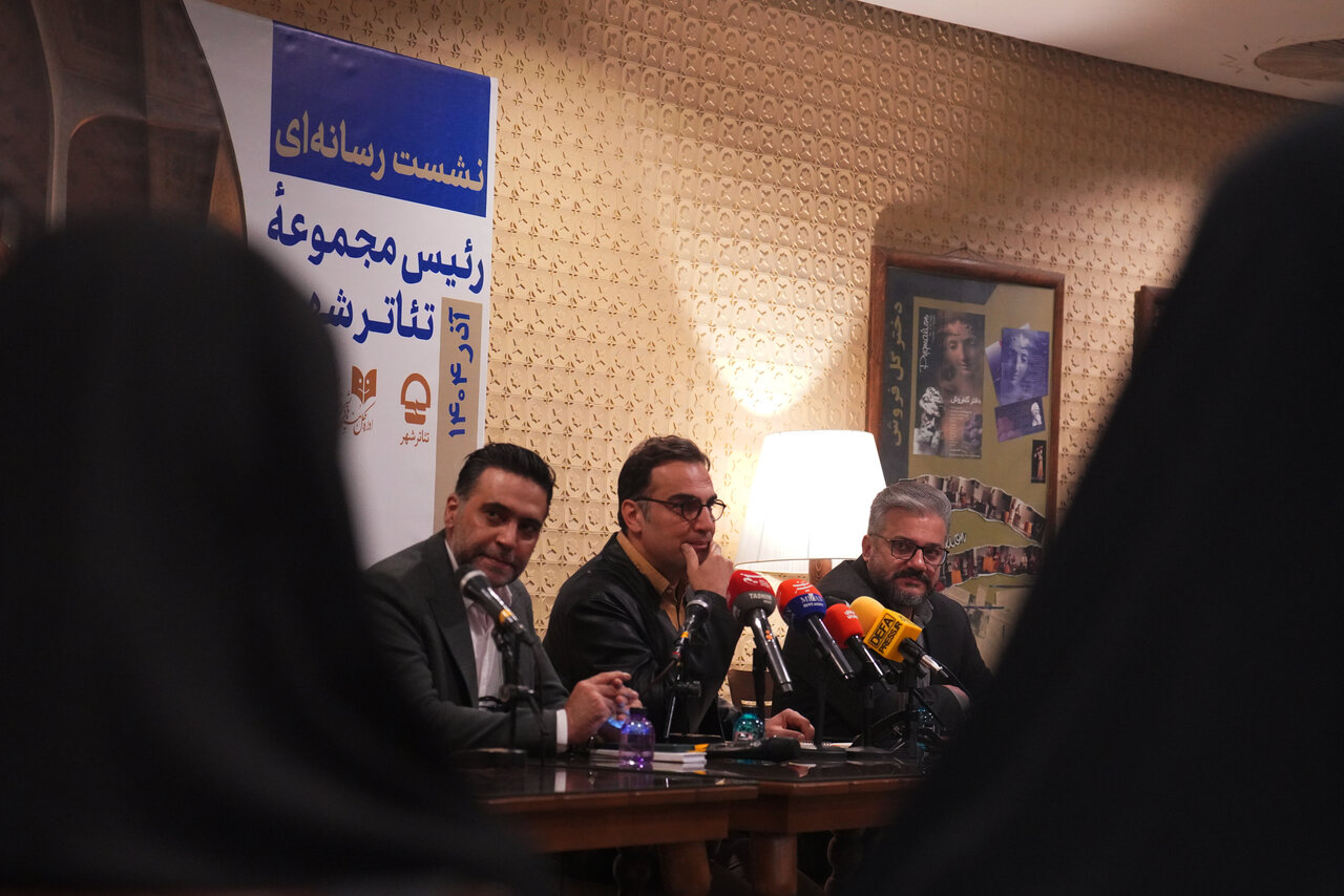 اگر خورشید نیستیم دست کم کِرم شب‌تاب باشیم/ این‌جا فقط جای حرفه‌ای‌هاست/ کوروش سلیمانی: همان‌قدر که نگران همسر و فرزندم هستم، نگران تئاتر شهر هم هستم