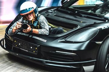 این خودرو فقط یک هدف دارد: عکاسی از پورشه!