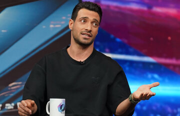 بازیکنی که مردمش را «بیعقل» میخواند، چگونه مدعی غیرت ملی است؟