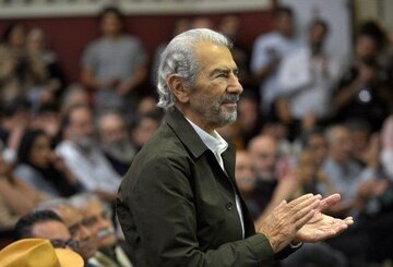 بازیگری که بعد از انقلاب ممنوع‌الفعالیت نشد چون رقاصی و آوازخوانی نکرده بود!/ این مرد را مردم روی دست بلند کردند