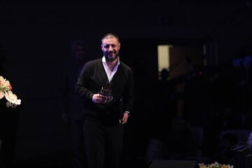 تجلیل از جمشید هاشم‌پور/ جوایز فیلم شهر در دستان جواد عزتی و آزاده صمدی