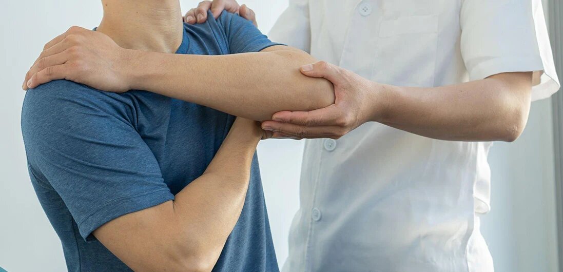 ترس از حرکت مانع مهم درمان بیماران؛ فیزیوتراپی فقط تقویت عضله نیست