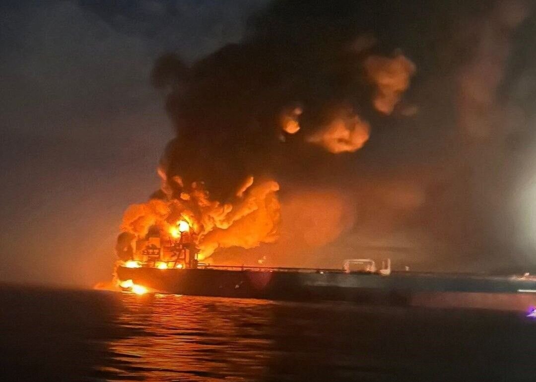 ترکیه دلیل انفجار دو نفتکش روسیه را اعلام کرد / کشتی‌ها غرق نشدند آتش ادامه دارد / عکس