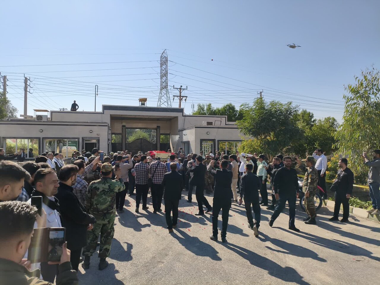 تشییع پیکر هشت شهید گمنام دفاع مقدس در اهواز