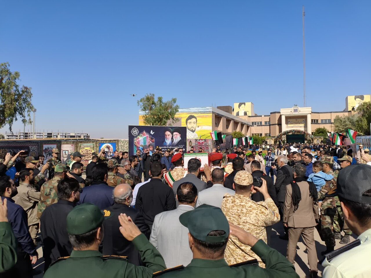 تشییع پیکر هشت شهید گمنام دفاع مقدس در اهواز