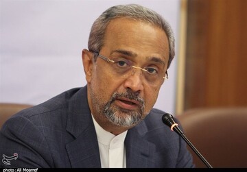 تفسیر نهاوندیان از پیام خاطرات جهانگیری درباره مناظره‌های ۹۶ و ۱۴۰۰ در کتاب در اندیشه ایران/ تاریخ اقتصادی ایران «تاریخ اشتباهات مکرر» است