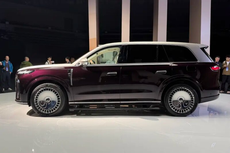 تقلید برند وارداتی ایران از مرسدس بنز / رقابت با شاسی‌بلندهای لوکس