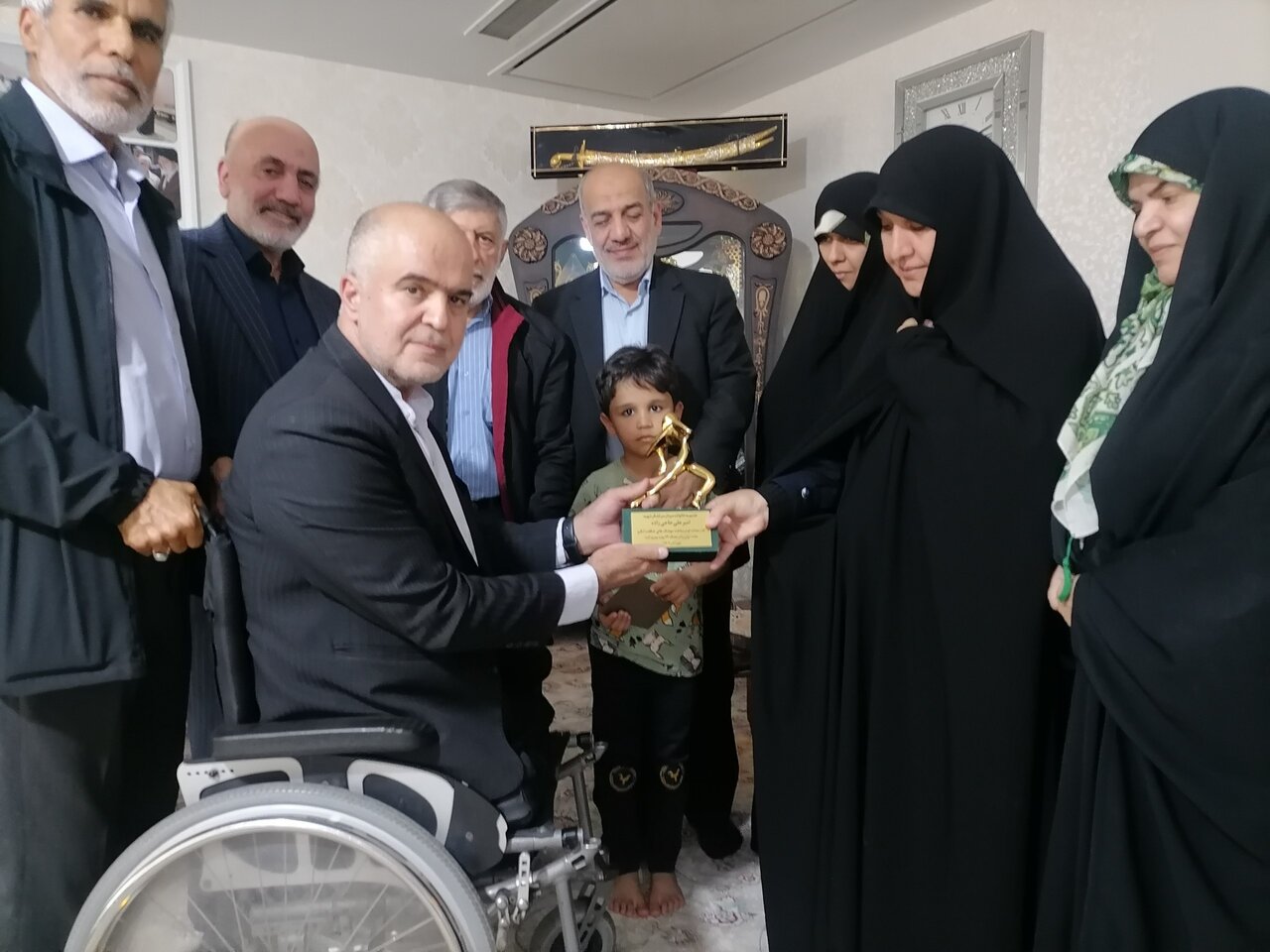 تندیسهایی مردمی در دستان قهرمانانی گمنام