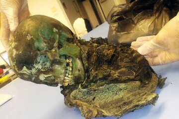 تنها مومیایی سبز جهان: ماده‌ای که بدن یک نوجوان را به سنگ تبدیل کرد!