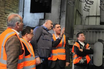 حضور هیأت سرمایه‌گذاری چینی در گروه صنعتی فنرلول ایران در دامغان