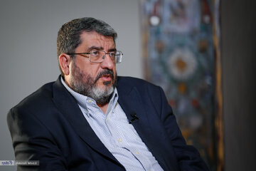 حمله فواد ایزدی به دولت روحانی/ حتی ظریف هم از روحانی انتقاد کرد!/ توافقی به نام «برد- برد» وجود ندارد