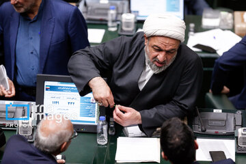 حمله مجدد رسایی به عارف با طرح یک ادعا؛ پیشنهاد لغو تابعیت فرزندش را دادم اما نپذیرفت  و ناراحت شد/ مراکز امنیتی تابعیت فرزند آقای عارف را تایید کردند