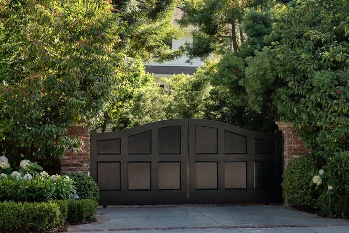 خشم همسایگان پالو آلتو از مدرسه غیرقانونی زاکربرگ: از شکایت تا تعطیلی