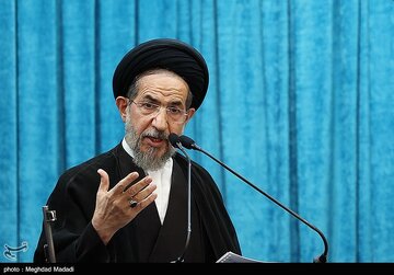 خطیب نماز جمعه تهران: ۴۲ درصد از ناترازی کل نظام بانکی مربوط به بانک آینده بود