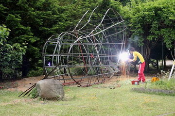 خلق اثر هنری با برگ‌های پاییزی/ آثاری که طی سه روز در میدان مشق اجرا می‌شوند