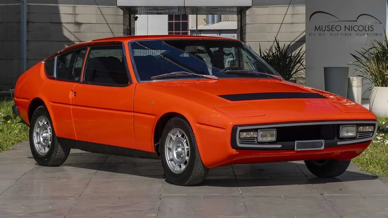 خودروی فرانسوی با چراغ‌های پیکان!