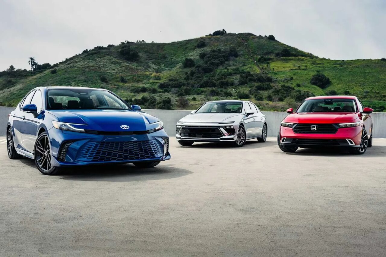 خودروی ژاپنی یا کره‌ای؟ / رقابت خودروسازان شرق آسیا در ایران!