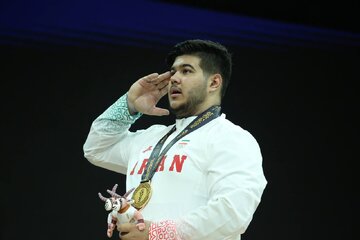 خوشحالم عنوان قویترین نوجوانان آسیا به ایران رسید/ نگاههای زیادی به من بود و باید مدال می گرفتم