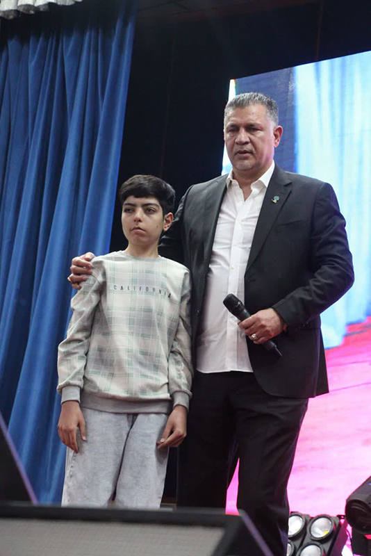 درخشش انسانیت در شب راه آسمان؛ علی دایی و نیک‌اندیشان سمنان، ستارگان مهربانی شدند