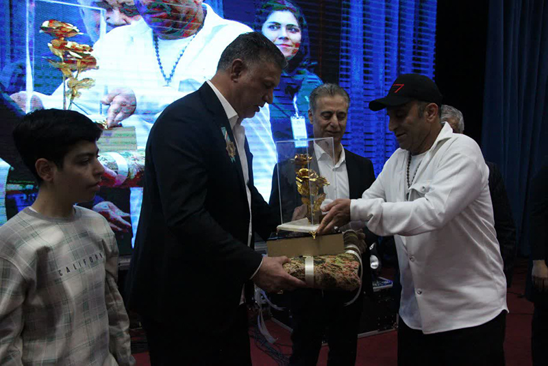 درخشش انسانیت در شب راه آسمان؛ علی دایی و نیک‌اندیشان سمنان، ستارگان مهربانی شدند