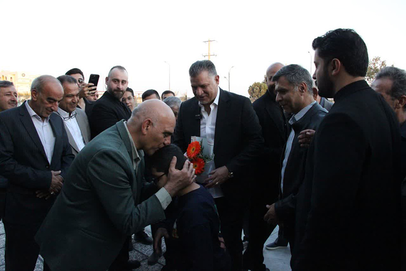 درخشش انسانیت در شب راه آسمان؛ علی دایی و نیک‌اندیشان سمنان، ستارگان مهربانی شدند