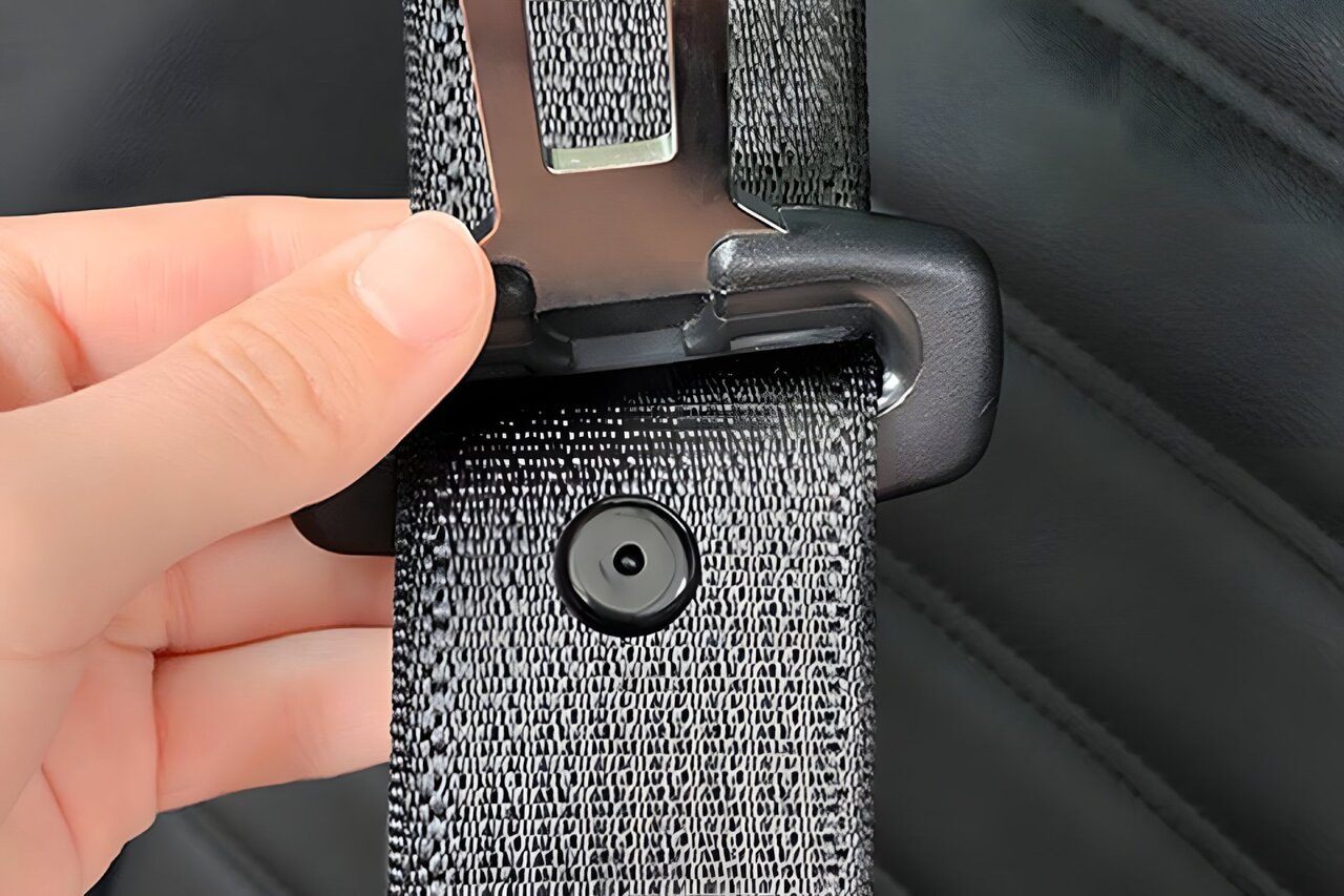 راز دکمه کوچک روی کمربند ایمنی خودرو چیست؟