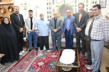 روایت کامل یک غروب که می‌تواند زندگی آدم را تغییر بدهد،
«محمدتقی دارایی؛ مردی که کفش می‌دوزد، اما روح یک شهر را وصله می‌زند»