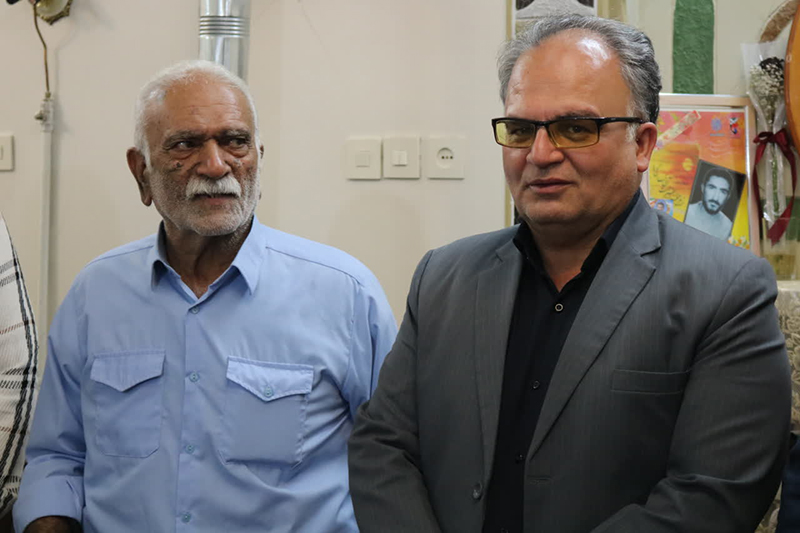 روایت کامل یک غروب که می‌تواند زندگی آدم را تغییر بدهد،
«محمدتقی دارایی؛ مردی که کفش می‌دوزد، اما روح یک شهر را وصله می‌زند»