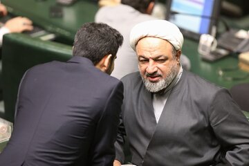 روزنامه اصولگرا: جناح راست افراطی و سوپرانقلابی می خواهد دولت پزشکیان را کنار بزند و کاندیدای خودش را رئیس جمهور کند