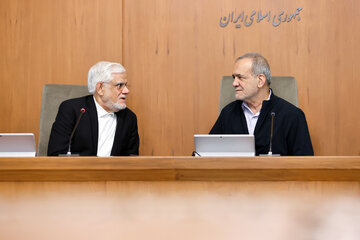 روزنامه نزدیک به قالیباف: عارف درخواست استعفایش را به پزشکیان داده است/ اختلاف با قائم پناه و حاجی میرزایی علت استعفا