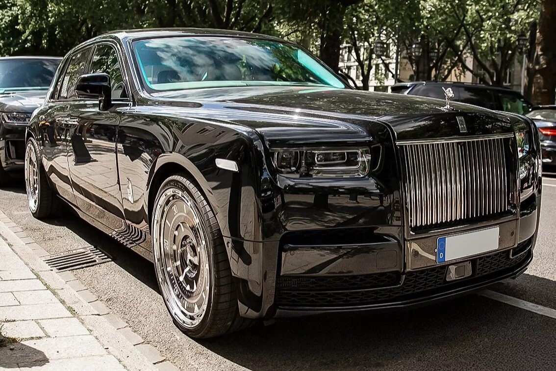 رولزرویس روی ساعت رولکس ایستاد! / این ساخته هوش مصنوعی نیست